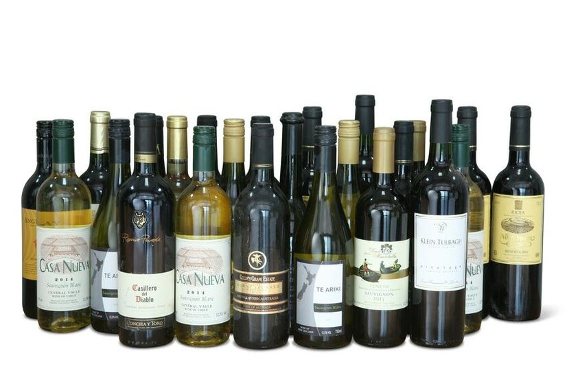 MIXED LOT OF GOOD DRINKING WINE. (24 bottles)