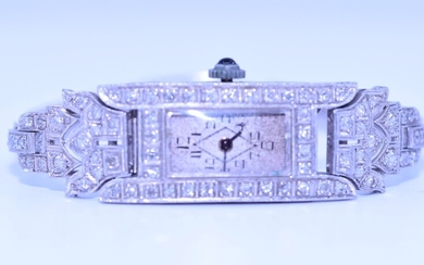 Montre-bracelet Art Deco en or platine avec 94 diamants vieille taille poids: 23,3 grammes
