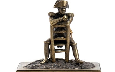 Piccola scultura in bronzo di Napoleone seduto in campo di battaglia, XX secolo