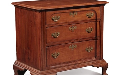 Rare Chippendale Diminutive Cherrywood Reverse-Block-Front Chest of Drawers, Connecticut, circa 1790