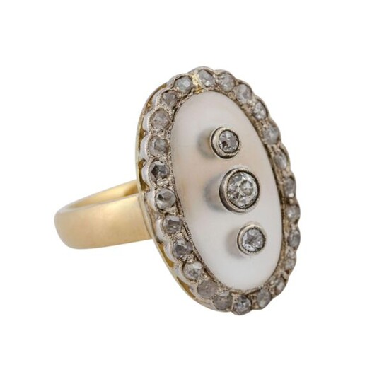 Ring mit antikem Ringkopf aus Bergkristall und Diamanten