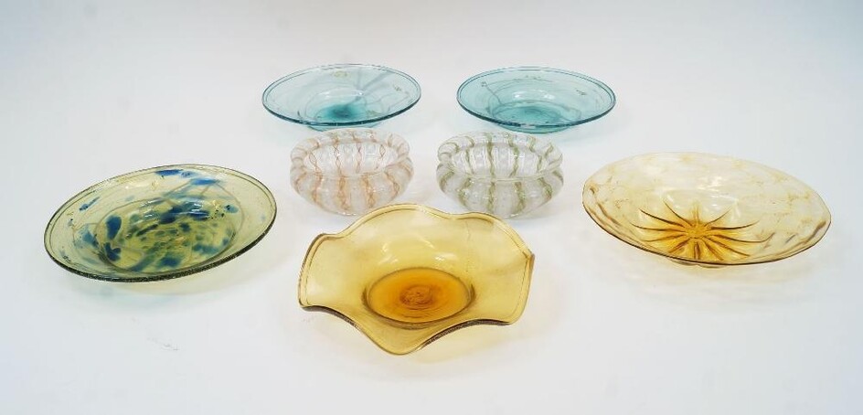 Two Venetian glass dishes, with filigree and copper aventurine decoration, early to mid 20th century, each 5cm high, 11.5cm wide, together with three blue and two amber glass dishes (7)