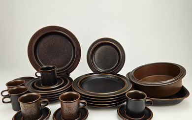 ULLA PROCOPÉ. A set of 22-piece stoneware tableware, Ruska, Arabia, Finland.