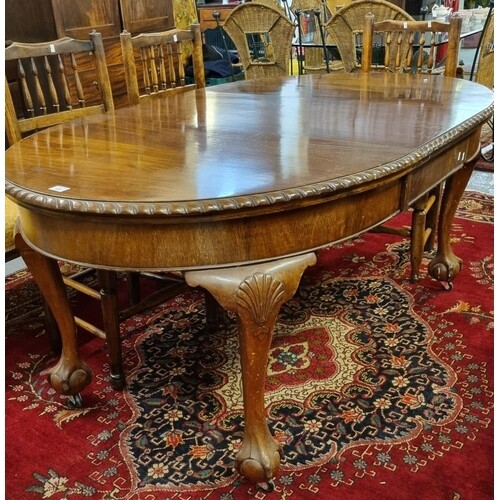 Victorian mahogany extending dining table with one additiona...
