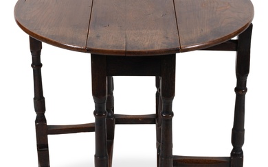 WILLIAM AND MARY STYLE OAK GATELEG TABLE, EARLY 20TH CENTURY 26 3/4 x 11 x 30 in. (67.9 x 27.9 x 76.2 cm.)