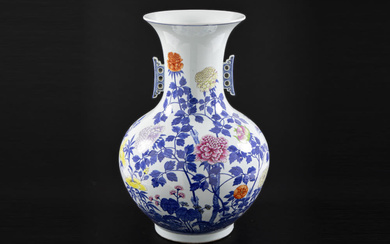 nice antique Chinese vase in marked porc