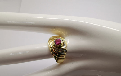 15 kt. Gold, Yellow gold - Ring - 0.50 ct Ruby - Diamond