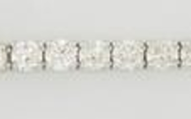 18K White Gold Diamond Tennis Bracelet, each of the 39
