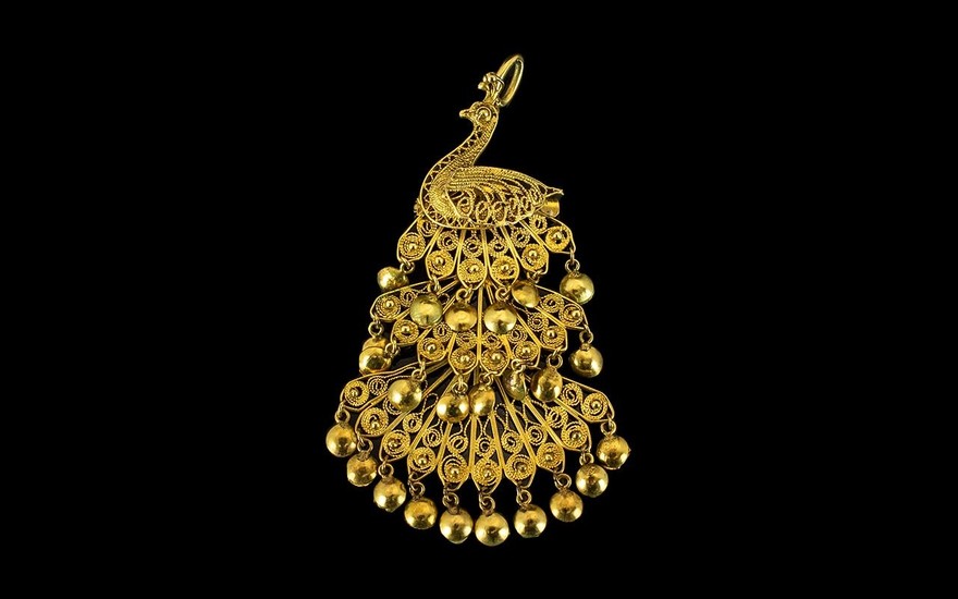 18ct Gold - Superb Quality Open Worked Moving Parts Pendant ...
