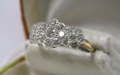18ct YELLOW GOLD TRIPLE DAISY DIAMOND CLUSTER RING, total...