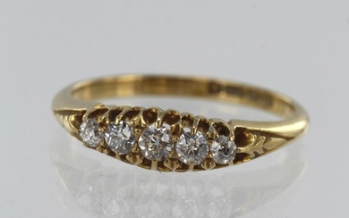 18ct yellow gold Edwardian diamond ring, five graduating old...