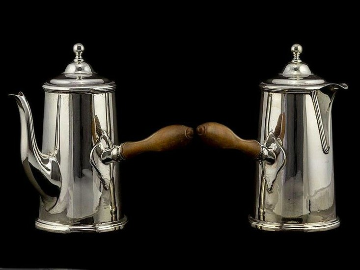 1919 Sterling Silver Pair of Coffee & Chocolate Pots