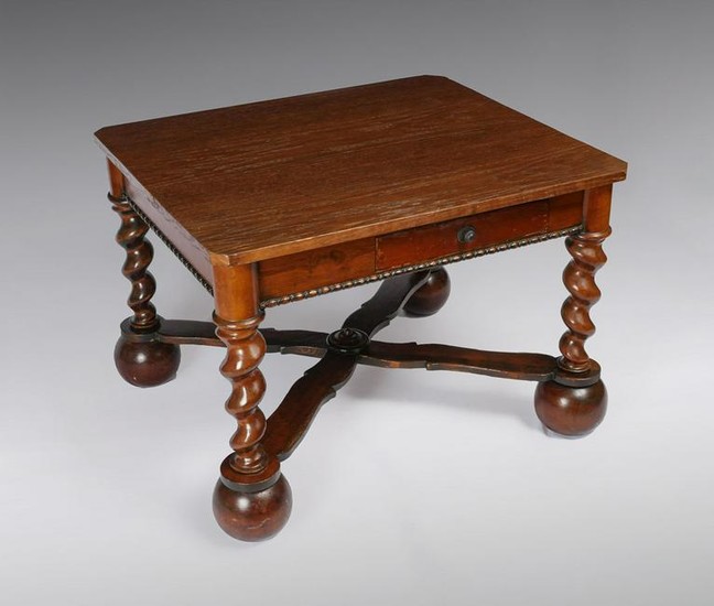19TH CENTURY ENGLISH TABLE WITH TWISTED LEGS