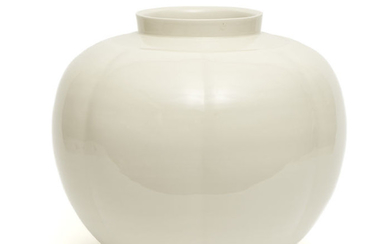 Large pumpkin shaped white glazed porcelain round vase,Bottom mark: ‘ Yamamoto Noboyuki' - Porcelain - Japan - Heisei period (1989-present)