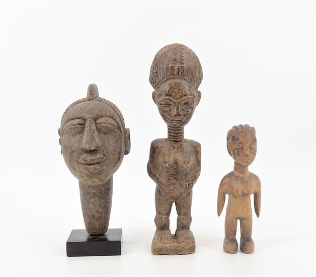 (-), 3 Afrikaanse houten sculpturen waaronder met voorstelling...