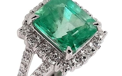 3.94ct Natural Colombia Emerald and 1.03ct Natural Diamonds - IGI Report - Platinum - Ring Emerald