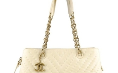 CHANEL - a cream chevron quilted iridescent leather
