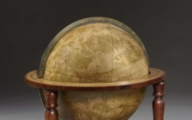 GLOBE CÉLESTE, MILIEU DU XIXe SIÈCLE Signé 'Crutchley's New Celestial Globe on which is accurately laid down … Stars and Nebulæ contained in the …Catalogue of …Mr Wollaston and the limits of each constellation determined by a boundary line. London...