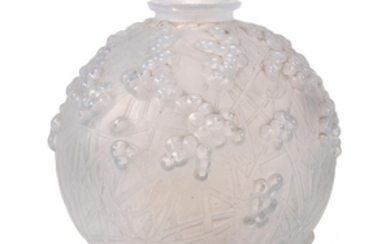 Lalique, René Lalique, Druide, an opalescent glass vase