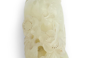 A WHITE JADE 'PEACH AND BATS' GROUP, 18TH CENTURY