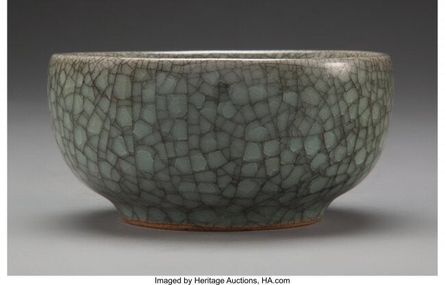 78167: A Chinese Guan-Type Bowl, late Ming Dynasty-earl