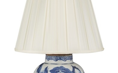 A CHINESE BLUE AND WHITE BALUSTER JAR, MOUNTED AS LAMP