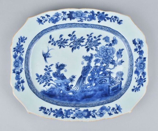 A CHINESE BLUE AND WHITE OCTOGONAL PLATTER DECORATED WITH PHOENIX - Porcelain - China - Qianlong (1736-1795)
