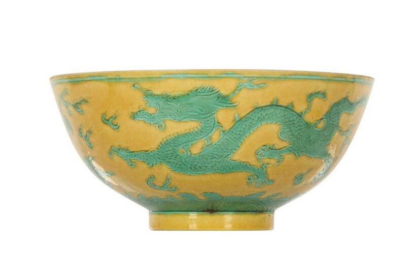 A CHINESE YELLOW-GROUND GREEN-ENAMELLED 'DRAGON' BOWL.
