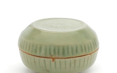 SOLD. A Chinese 18th c. celadon seal paste box. Diam. 8.5 cm. – Bruun Rasmussen...