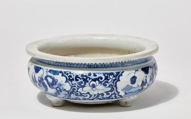 A Chinese blue and white porcelain censer