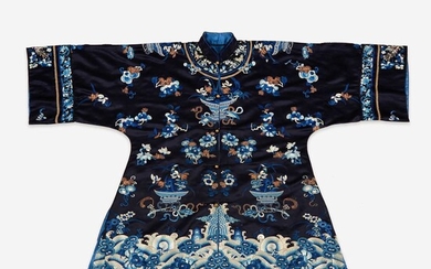 A Chinese embroidered silk lady's robe 刺绣女装长袍氅衣 Qing Dynasty with later tailoring 清 部分为后世修补