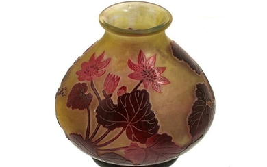 A FRENCH GALLE CAMEO GLASS VASE, EARLY 20TH C