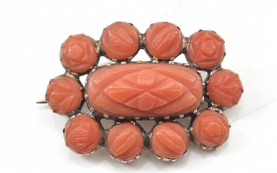 A GEORGIAN CARVED CORAL BROOCH IN 9CT GOLD, 25X19MM