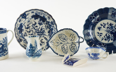 A GROUP OF SEVEN PIECES OF ENGLISH BLUE AND WHITE PORCELAIN