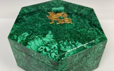 A HEXAGONAL ORMOLU MOUNTED MALACHITE JEWELRY BOX