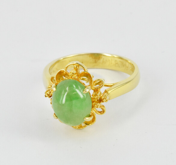 A JADE AND GOLD RING