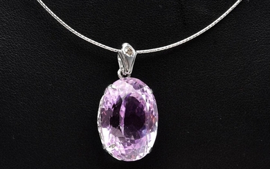 A KUNZITE PENDANT OF 26.70CTS TO AN OMEGA CHAIN IN 18CT WHITE GOLD, 12.23GMS