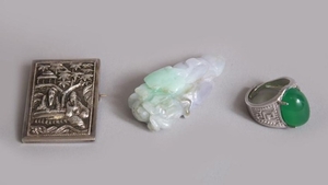 A MIXED LOT OF CHINESE ITEMS, consisting of one jadeite