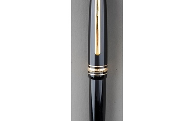 A Montblanc Meisterstuck black fountain pen, gilt fittings, ...