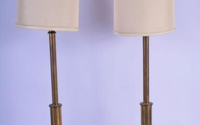A PAIR OF EARLY 20TH CENTURY BRASS CANDLESTICKS