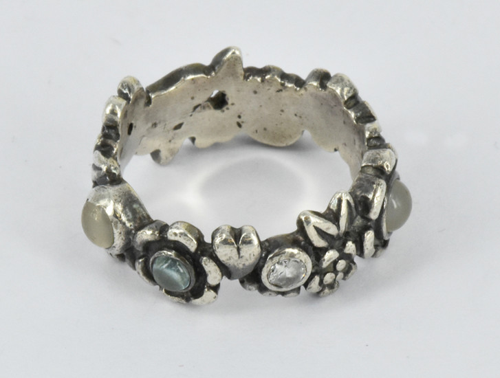 A PANDORA STERLING SILVER RING
