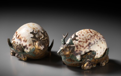 A RARE PAIR OF UNUSUAL COWRIE SHELL AND GILT-BRONZE ‘STAG’ MAT WEIGHTS, WESTERN HAN DYNASTY
