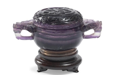 A SMALL CHINESE FLUORITE VASE WITH COVER 20TH CENTURY.