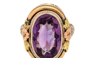 A Tricolor Gold and Amethyst Ring