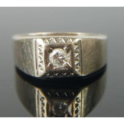 A VINTAGE 14CT GOLD AND DIAMOND GENTS SIGNET RING A single r...