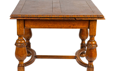 A William &amp; Mary Style Oak Draw-Leaf Table