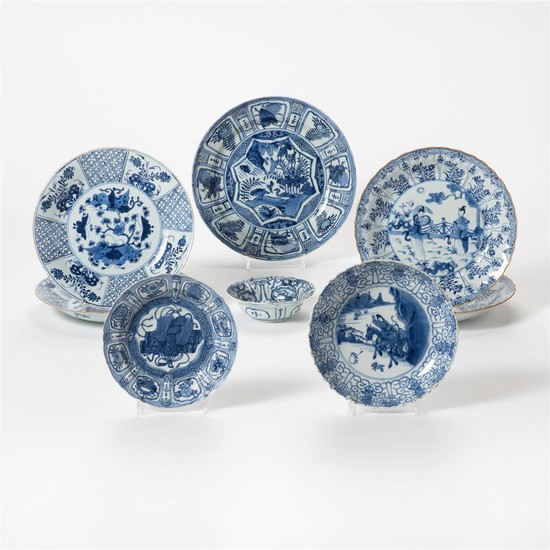 A collection of Chinese blue and white plates...