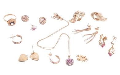 A collection of jewellery items including a 9ct gold floral ring, a pair of 9ct gold twist earrings