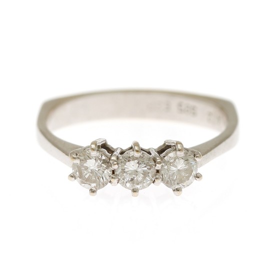 A diamond ring set with three brilliant-cut diamonds totalling app. 0.60 ct., mounted in 14k white gold. Size 57.