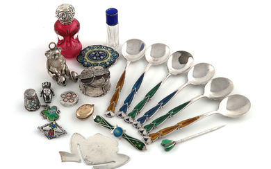 A mixed lot of silver and electroplated items